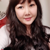 视频聊天镜头放哪里更自然?手机高度与视线技巧 - 视讯主播